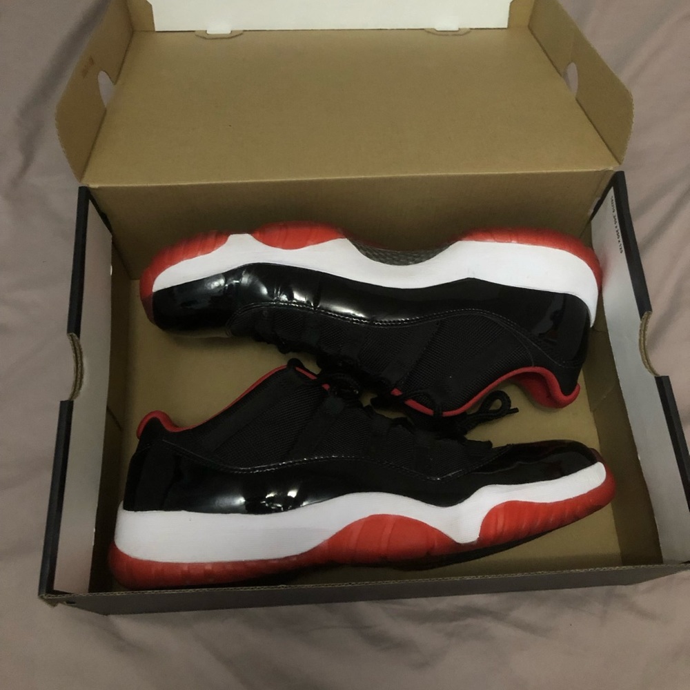 Air Jordan 11 Bred Low